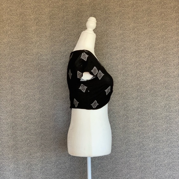 💫✨Black Crop Top with Paisley Print✨💫 - Picture 2 of 3